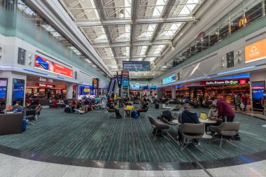 DUBAI, BAE - 1 Kasım 2021: Dubai Uluslararası Havalimanı Birleşik Arap Emirlikleri.