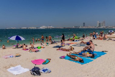 DUBAI, BAE - 30 Ekim 2021: Dubai 'deki Marina Plajı, Birleşik Arap Emirlikleri.