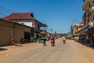 MUANG ŞARKI, LAOS - 17 Kasım 2019: Muang Sing, Laos 'ta bir caddenin görüntüsü
