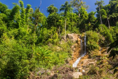 Nong Khiaw yakınlarındaki Donkhoun (Done Khoun) köyü yakınlarındaki şelale, Laos