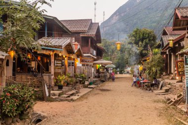 MUANG NGO NEUA, LAOS - 24 Kasım 2019: Muang Ngoi Neua Köyü, Laos.
