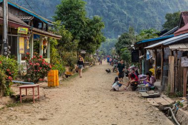 MUANG NGO NEUA, LAOS - 24 Kasım 2019: Muang Ngoi Neua Köyü, Laos.