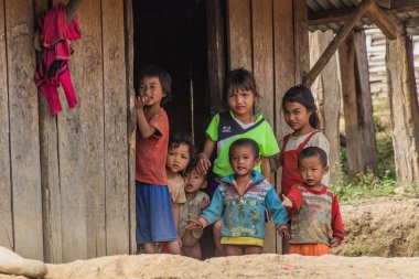 SAMARKISay, LAOS - 22 Kasım 2019: Laos 'un Samarkisay kasabasındaki Chidren