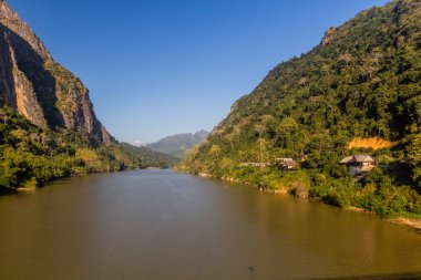 Nong Khiaw 'daki Nam Ou Nehri, Laos