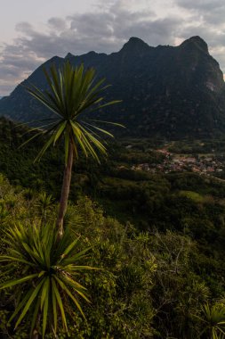Phanoi bakış açısından akşam görüşü, Laos