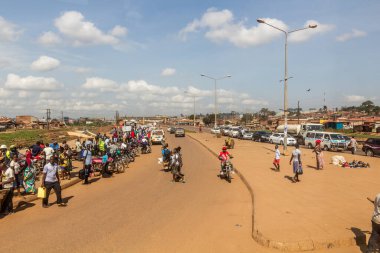 KAMPALA, UGANDA - 7 Mart 2020: Kalerwe kavşağında Kampala 'nın Kuzey Geçidi, Uganda