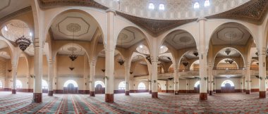 KAMPALA, UGANDA - 3 Mart 2020: Kampala, Uganda 'daki Uganda Ulusal Camii' nin Dua Salonu