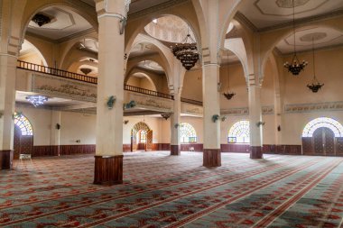 KAMPALA, UGANDA - 3 Mart 2020: Kampala, Uganda 'daki Uganda Ulusal Camii' nin Dua Salonu