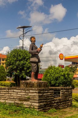 Fort PORTAL, UGANDA - 11 Mart 2020: Fort Portal, Uganda 'da Binbaşı Gerald Portal' ın heykeli