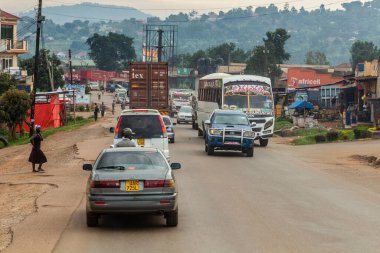 KAMPALA, UGANDA - 23 Mart 2020: Kampala, Uganda 'nın dışındaki ana yol