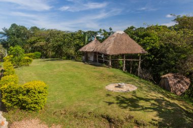 Kifuruka Gölü yakınlarında ekolog, Uganda