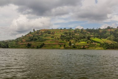 Bunyonyi Gölü kıyısında, Uganda