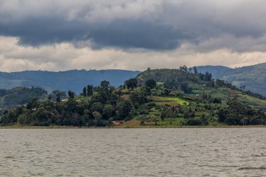 Bunyonyi Gölü kıyısında, Uganda