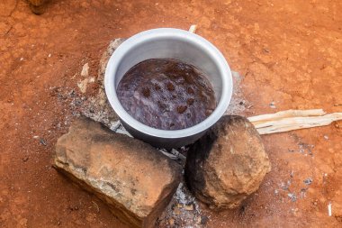 Uganda, Sipi köyündeki bir çiftlikte kahve hazırlığı.