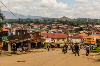 Fort PORTAL, UGANDA - 11 Mart 2020: Fort Portal, Uganda 'da yoğun yol