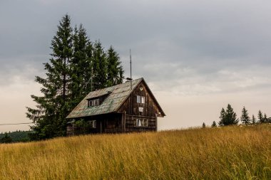 Çek ve Slovakya sınırındaki Beskydy dağlarında küçük bir ev