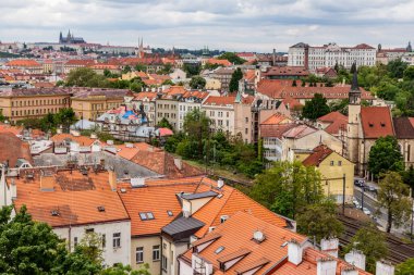 Prag 'daki Nusle vadisi ve Çek Cumhuriyeti' ndeki Pague şatosu