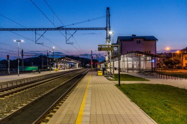 Letohrad tren istasyonunun akşam manzarası, Çek Cumhuriyeti