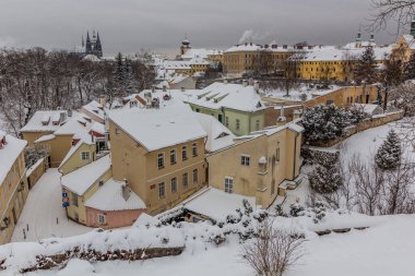 Çek Cumhuriyeti Prag 'daki Mala strana' nın (daha küçük kadrosu) kış havası manzarası