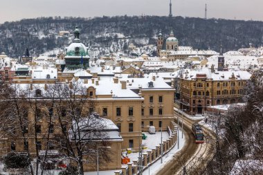 Çek Cumhuriyeti Prag 'daki Mala strana' nın (daha küçük kadrosu) kış havası manzarası