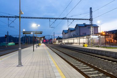 Letohrad tren istasyonunun akşam manzarası, Çek Cumhuriyeti