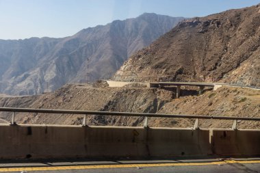 Suudi Arabistan, Abha yakınlarında bir dağ yolu.