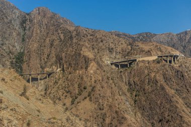 Suudi Arabistan, Al Baha yakınlarındaki Sarawat dağlarındaki King Fahd Yolu.