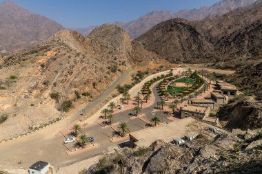 Suudi Arabistan 'ın Ain (Dhi Ayn) köyünde park yeri