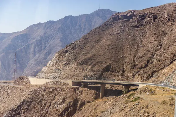 Suudi Arabistan, Abha yakınlarında bir dağ yolu.