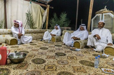 NAJRAN, SAUDI ARABIA - 27 Kasım 2021: Najran, Suudi Arabistan Yam kabilesi üyeleri