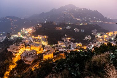 Suudi Arabistan 'ın Fayfa şehrinin akşam manzarası