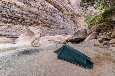 Wadi Lajab vadisinde kamp, Suudi Arabistan