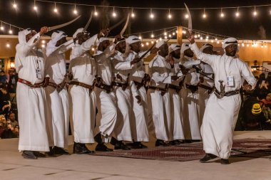 RIYADH, SAUDI ARABIA - 29 Kasım 2021: Riyad, Suudi Arabistan 'daki Kış Harikalar Diyarı tema parkında dans gösterisi