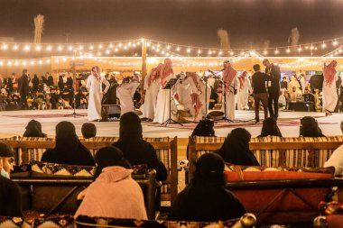 RIYADH, SAUDI ARABIA - 29 Kasım 2021: Riyad, Suudi Arabistan 'daki Kış Harikalar Diyarı tema parkında gösteri