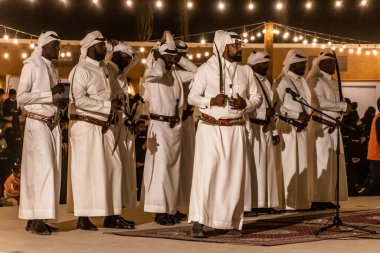 RIYADH, SAUDI ARABIA - 29 Kasım 2021: Riyad, Suudi Arabistan 'daki Kış Harikalar Diyarı tema parkında dans gösterisi