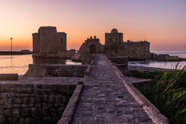 Sidon Deniz Kalesi 'nin akşam manzarası, Lübnan