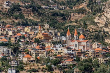 Lübnan 'ın Bcharre (Bsharri) kasabası manzarası