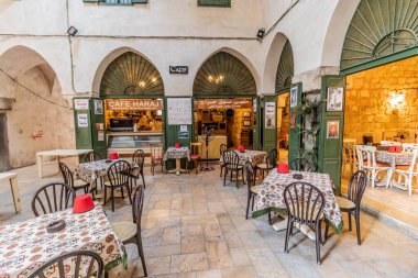 TRIPOLI, LEBANON - 26 Temmuz 2022: Trablus, Lübnan 'ın merkezinde Cafe Haraj