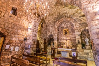 QADISHA, LEBANON - 28 Temmuz 2022: Mar Lishaa Manastırı, Qadisha Vadisi, Lübnan