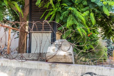 Lübnan, Beyrut 'un merkezinde dikenli tel var.