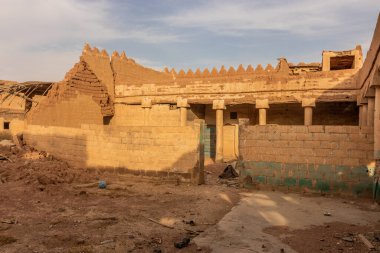 Suudi Arabistan, Ha 'il' deki eski bir evin yıkılması.