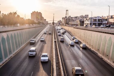 MEDINA, SAUDI ARABIA - 12 Kasım 2021: El Hijrah Yolu Medine, Suudi Arabistan