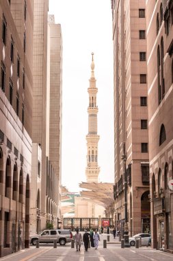 MEDINA, SAUDI ARABIA - 13 Kasım 2021: Medine, Suudi Arabistan 'ın El-Haram bölgesinde Peygamberin Camii Minaresi