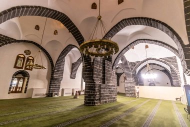 MEDINA, SAUDI ARABIA - 12 Kasım 2021: Medine, Suudi Arabistan 'daki El-Gama Camii