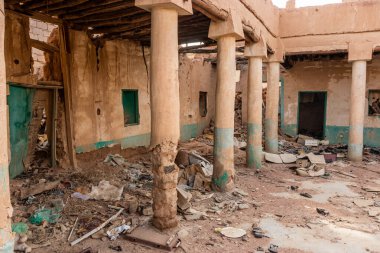 Suudi Arabistan, Ha 'il' deki eski bir evin yıkılması.