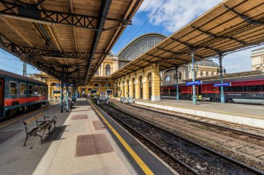 BUDAPEST, HUNGARY - 2 Ekim 2021: Budapeşte, Macaristan 'daki Keleti tren istasyonunun görüntüsü