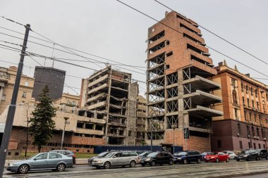 BELGRAD, SERBIA - 8 Ekim 2021: Yugoslav Savunma Bakanlığı ve Sırbistan Genelkurmay Başkanlığı 'nın eski binası. Bina, NATO askerleri tarafından bombalanırken hasar gördü..