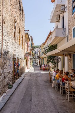 NAFPLIO, GREECE - 5 Ağustos 2021: Nafplio, Yunanistan 'da Sokak