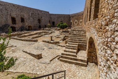 Yunanistan 'ın Peloponnese yarımadasındaki ortaçağ kalesi
