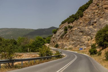 Yunanistan 'ın Mora yarımadasında Trablus yakınlarında 33. Yol.